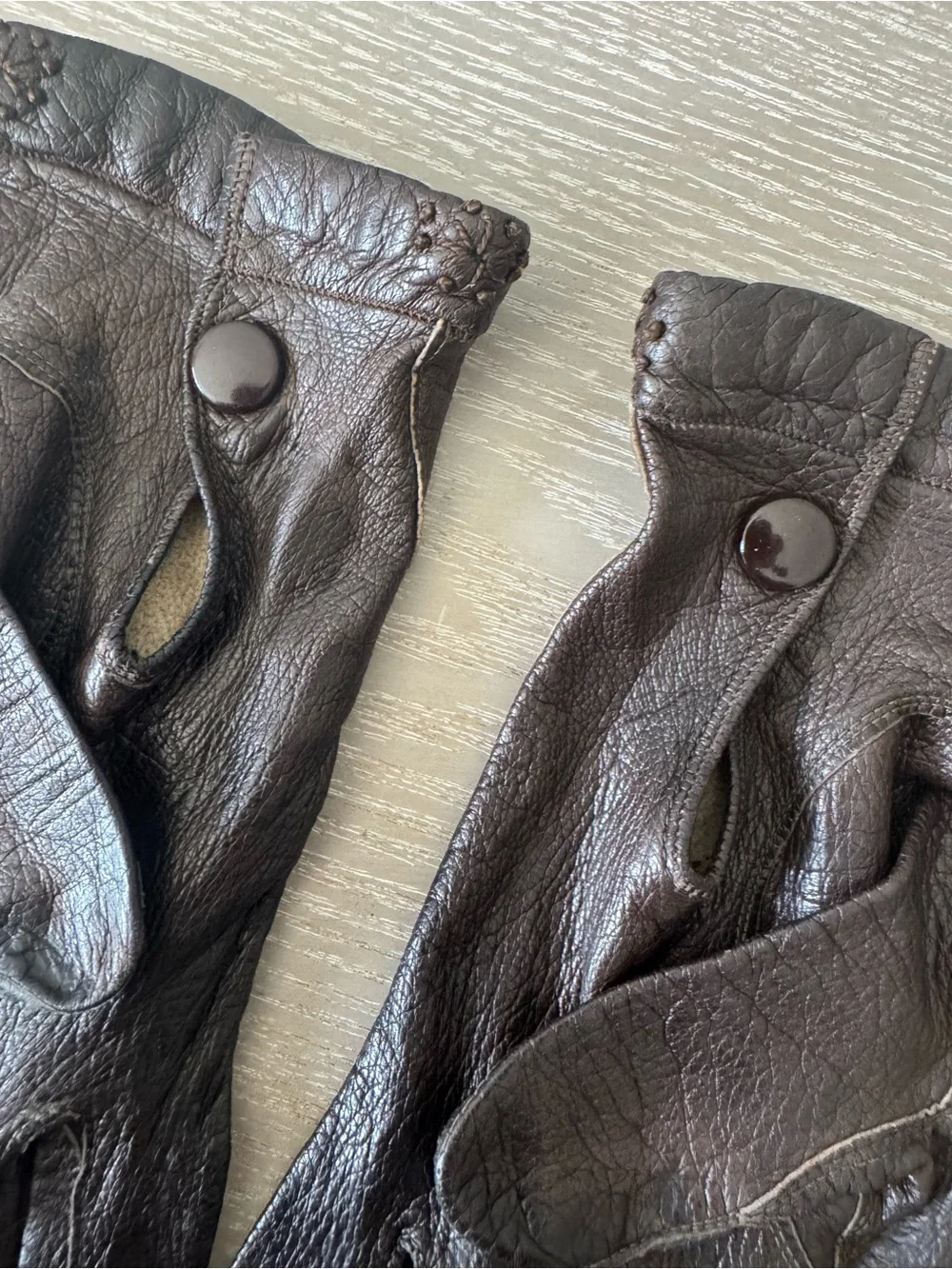Leather womens snap on gloves